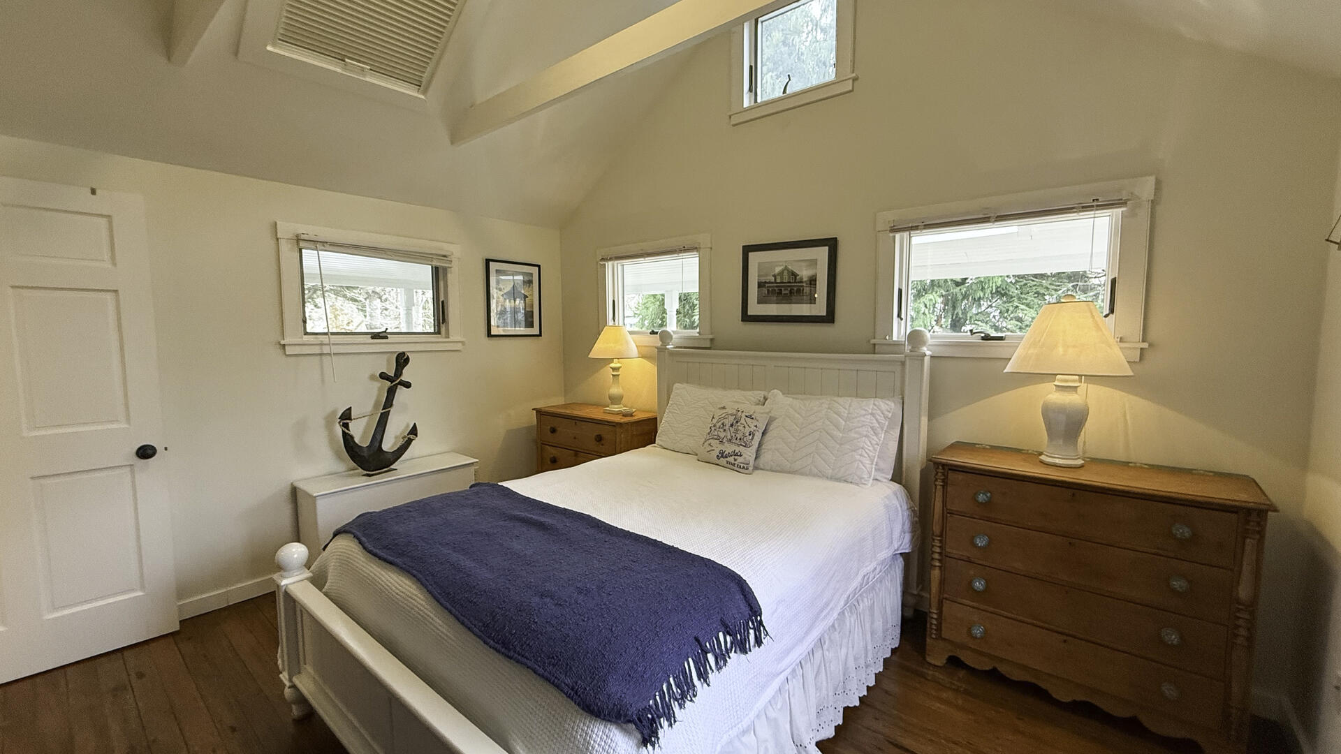 BR1 Queen, First Floor