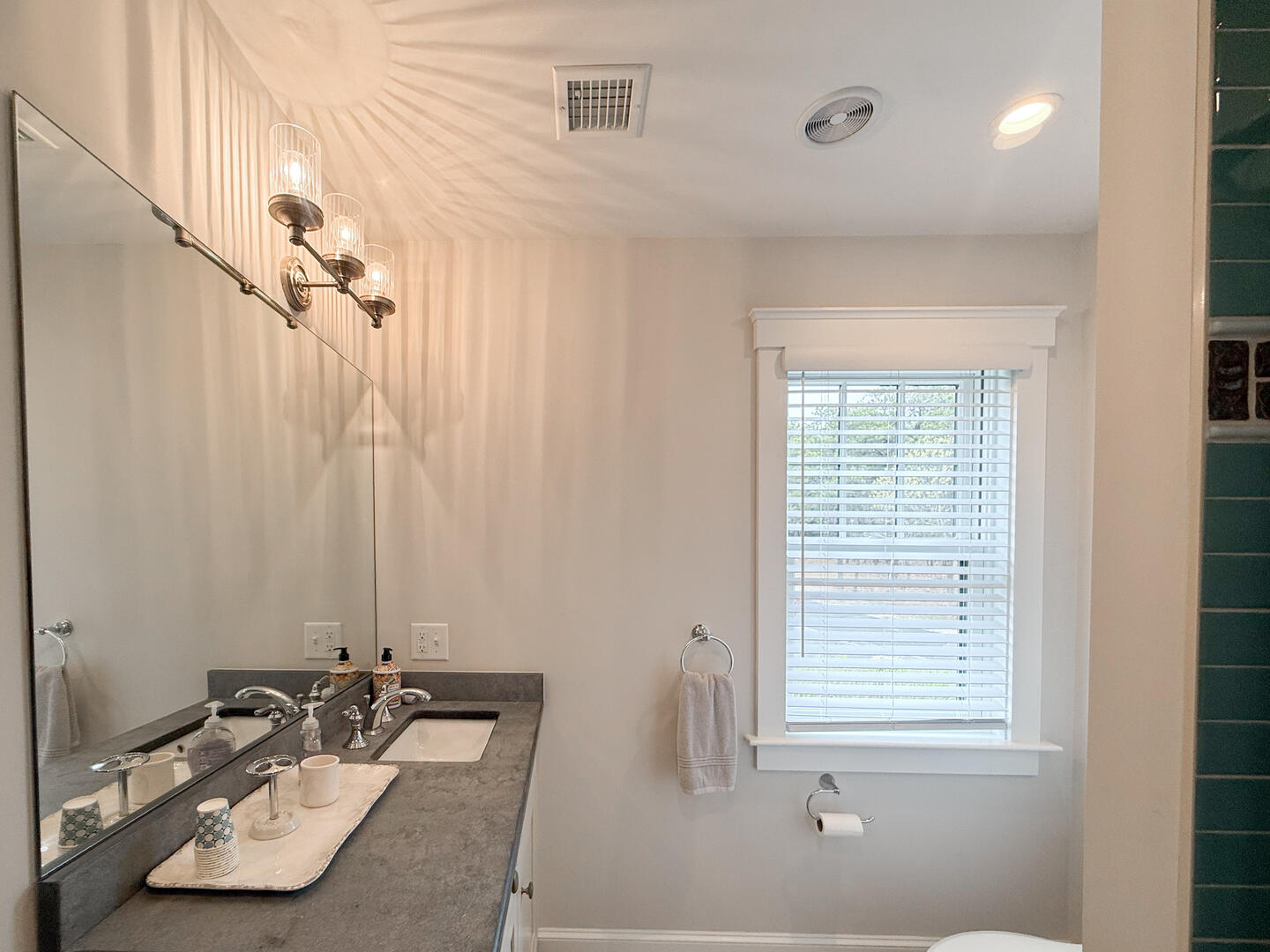 BR4 (2) Twin Beds En Suite with Shower Tub Combo, Second Floor