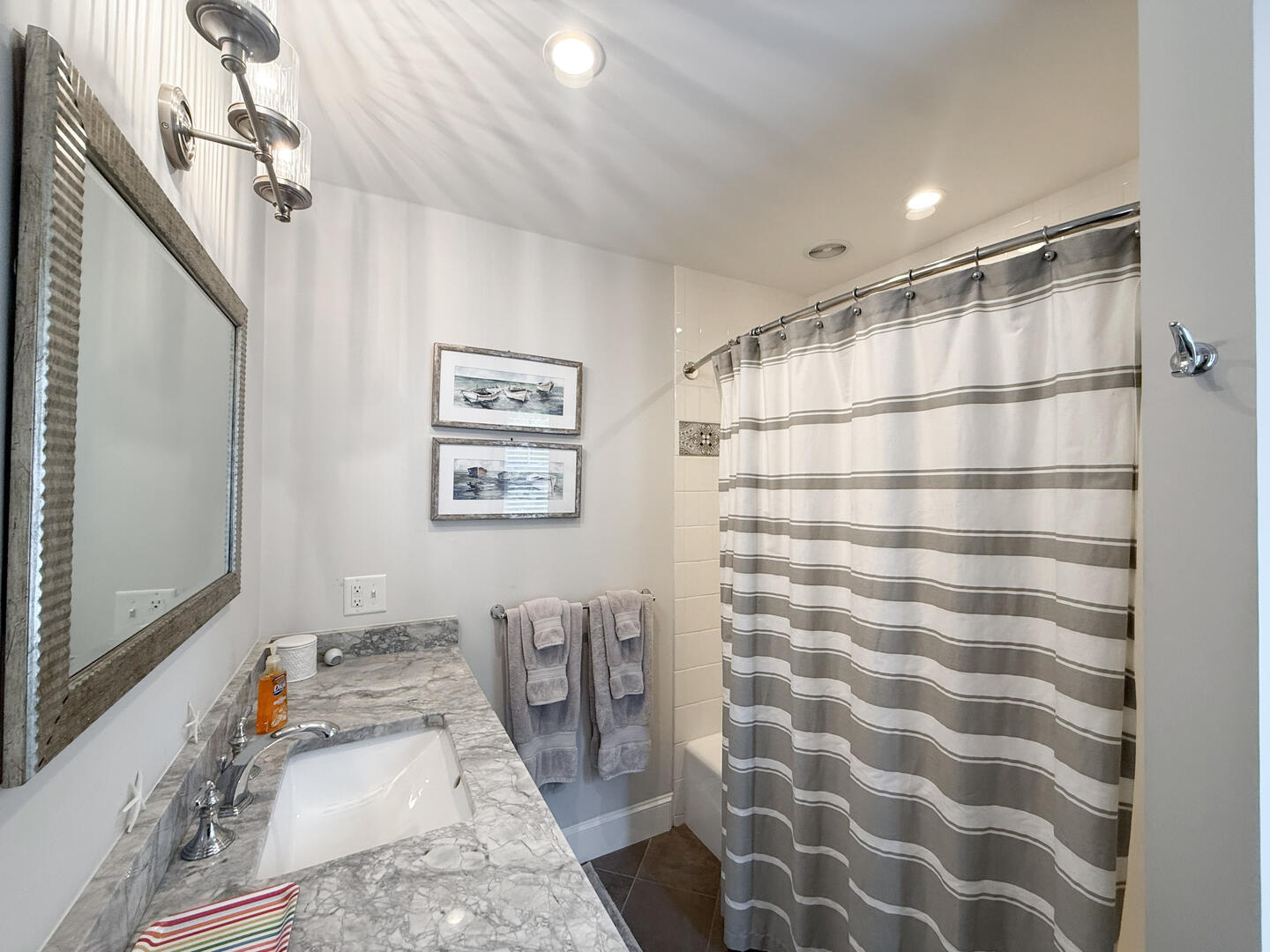 BR3 Queen En Suite with Shower Tub Combo, Second Floor