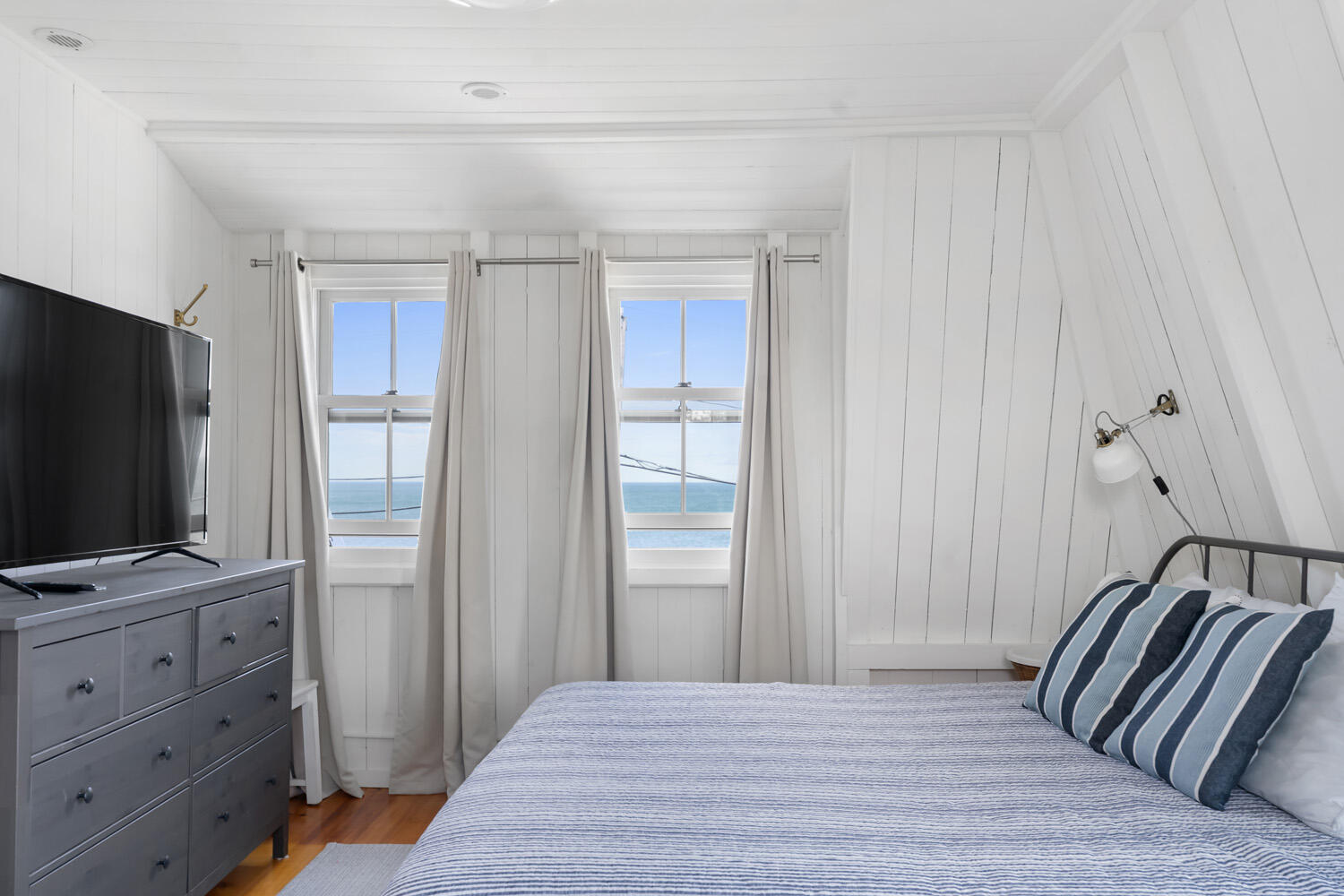 BR1 King, Second Floor