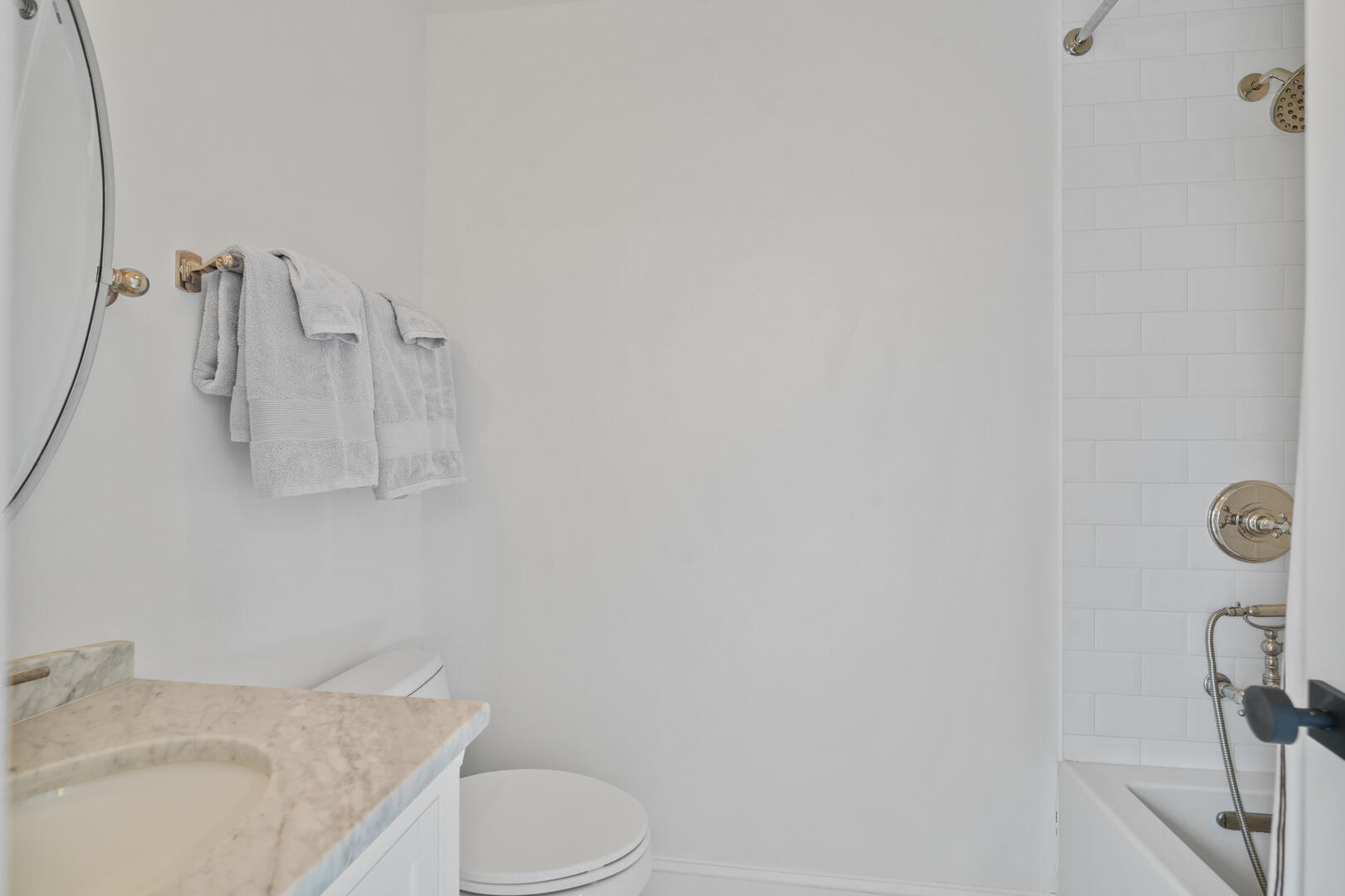 BR4 Double En Suite with Shower Tub Combo, Second Floor