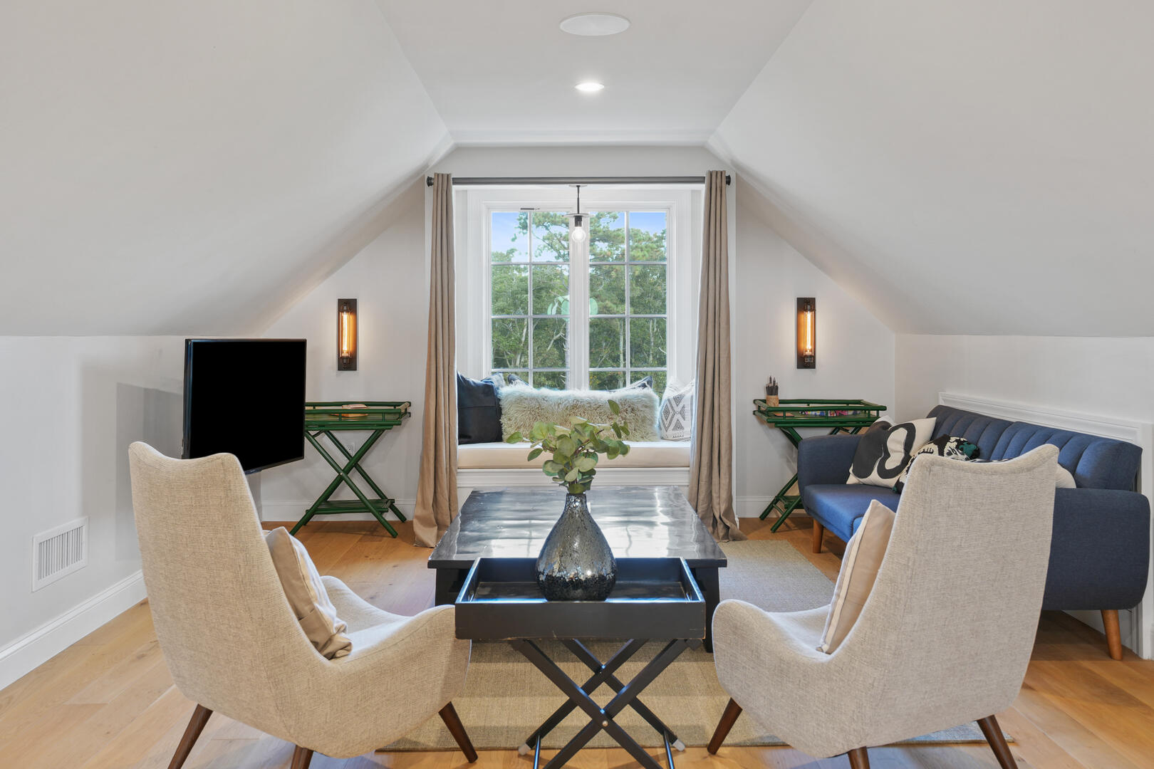 Sitting Area / Office, Third Floor