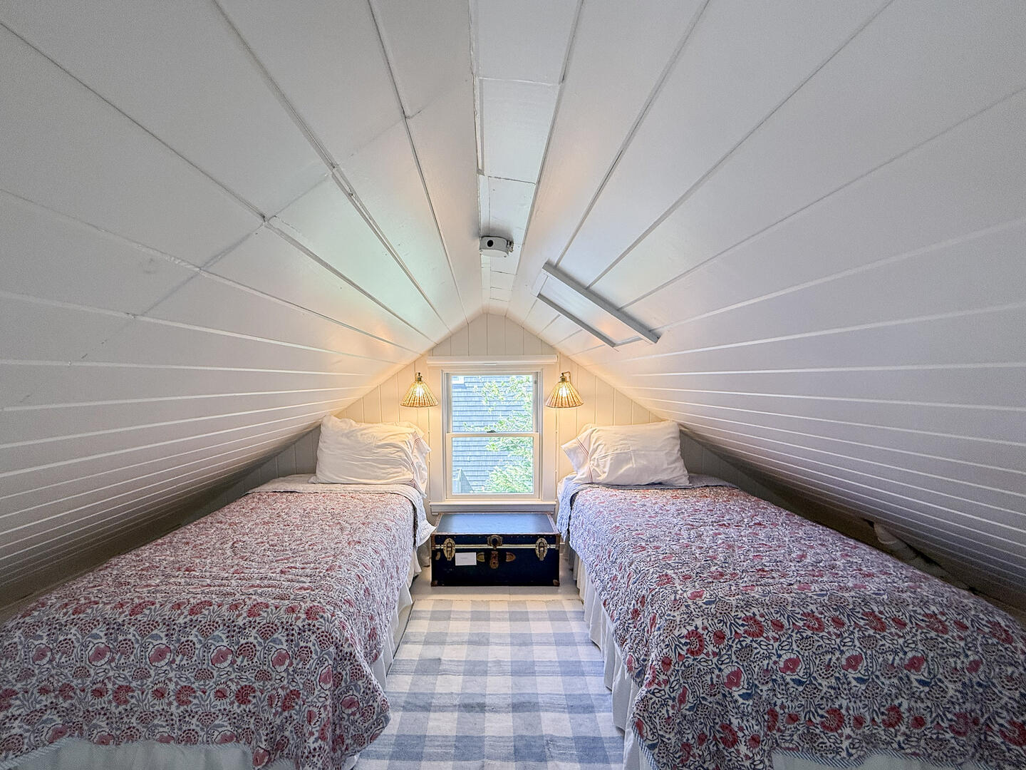 (2) Twin Beds, Open Loft