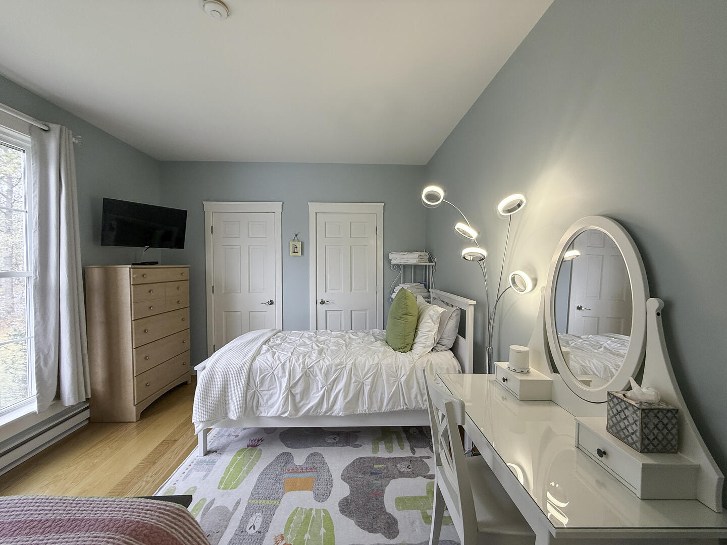 BR4 Queen, First Floor