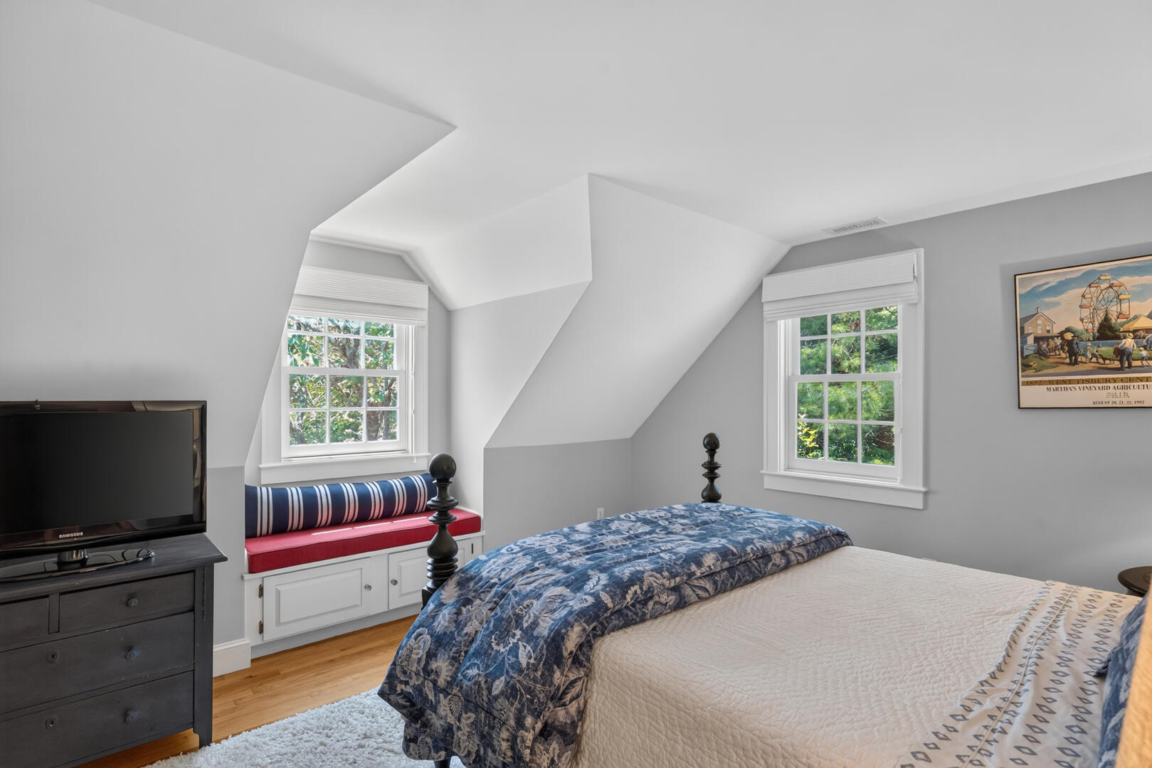 BR3 Queen, Second Floor