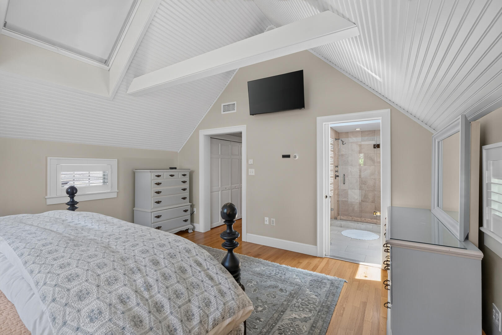 BR2 King with En Suite, Second Floor
