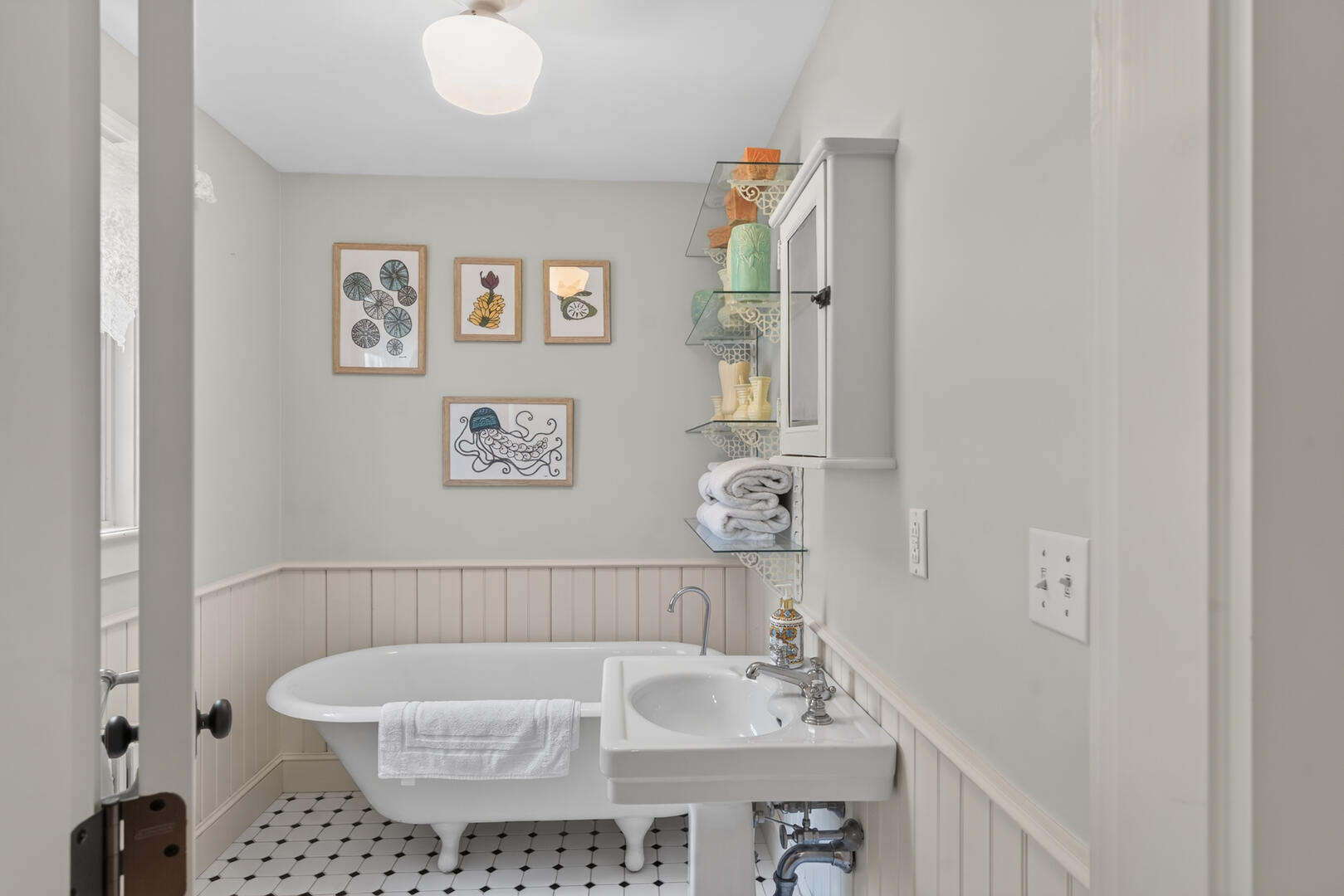 Hall Bathroom with Tub Only, First Floor