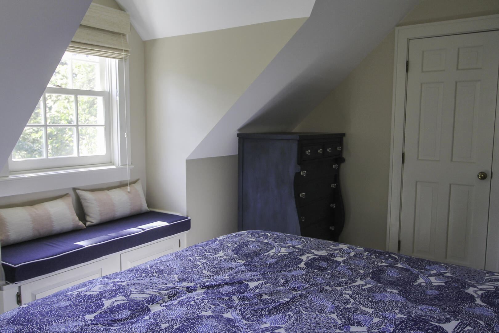 BR4 Queen, Second Floor