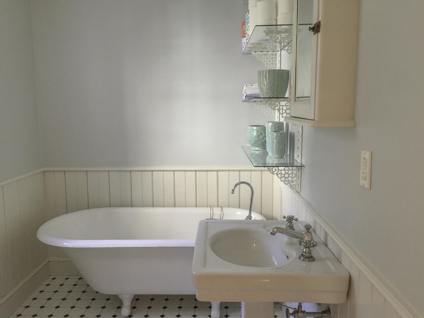 Hall Bathroom with Tub only, First Floor