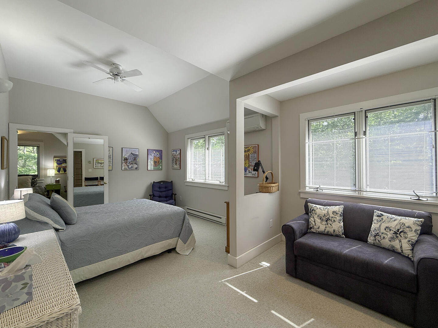 BR2 Queen, Second Floor