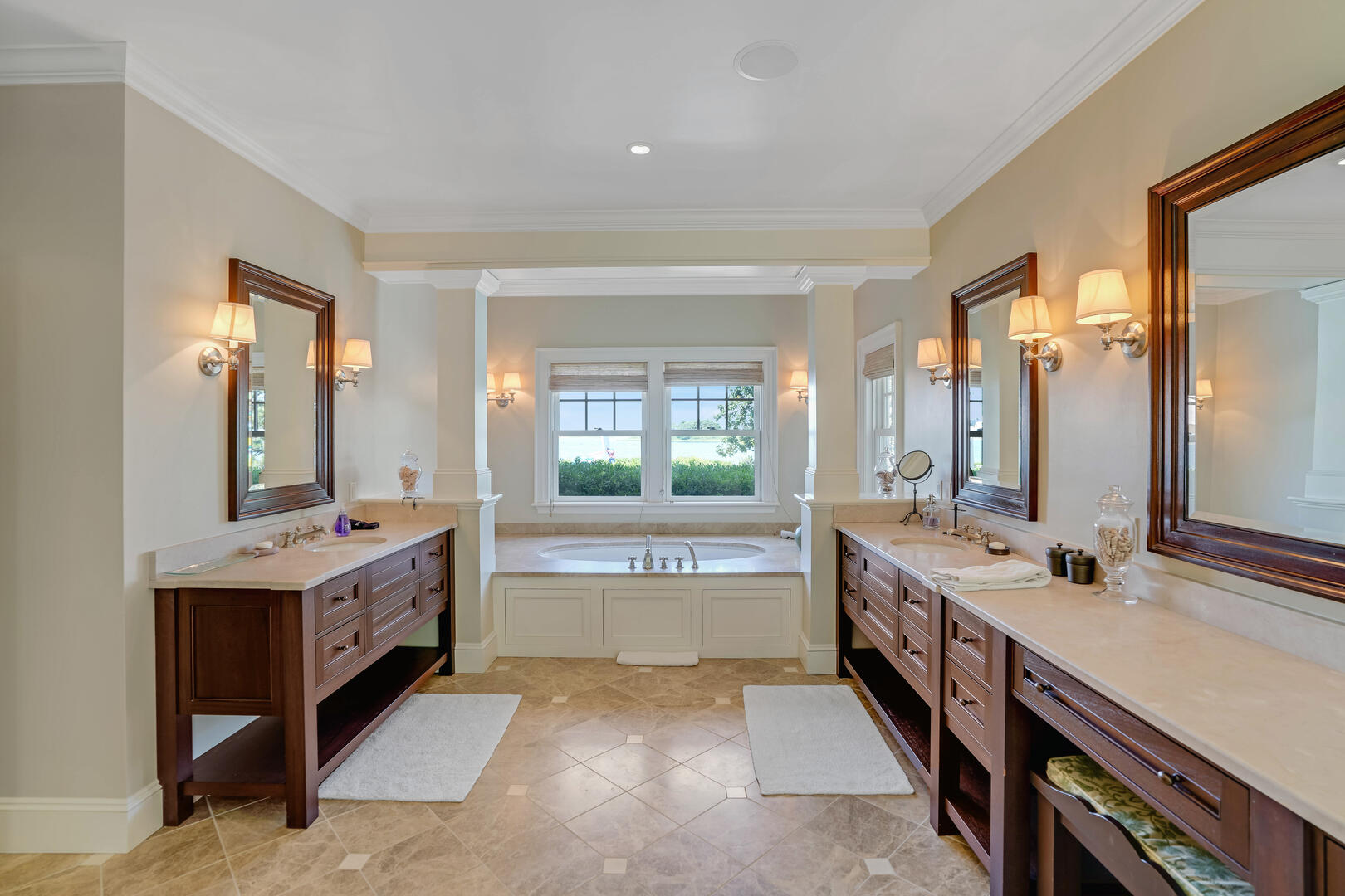 BR1 King En Suite with Shower Stall 