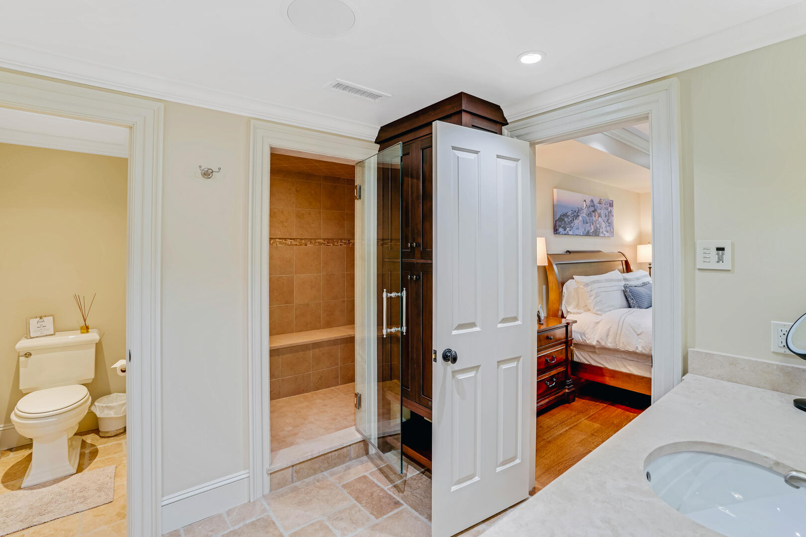 BR5 Queen En Suite with Shower Stall, Lower Level