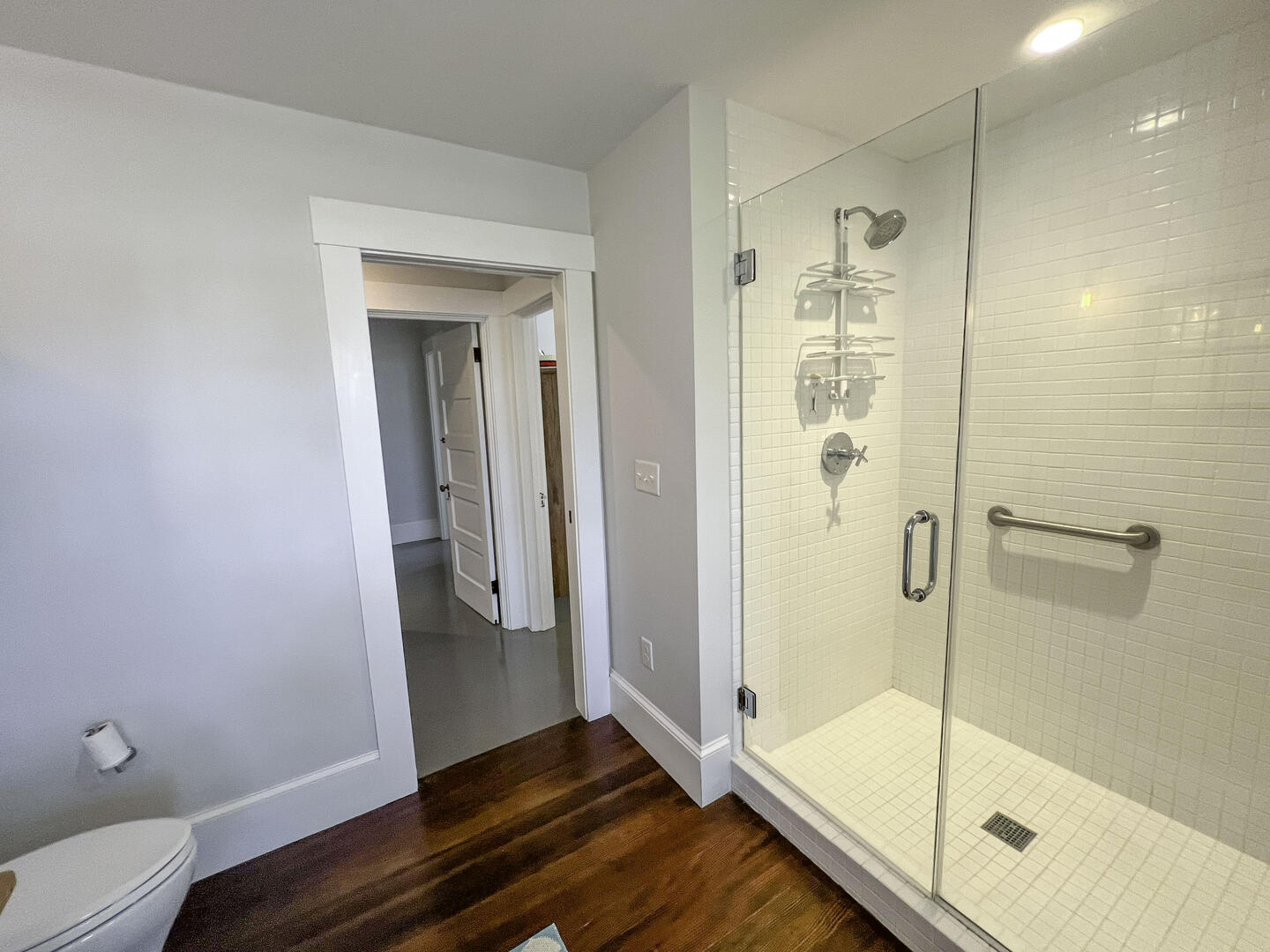 Hall Bath with Tub 