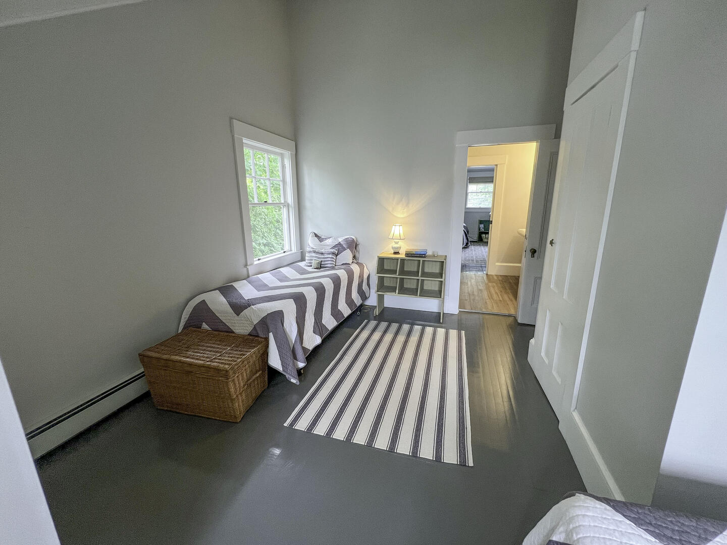 BR5 (2) Twin Beds with Adjoining Bath, Second Floor