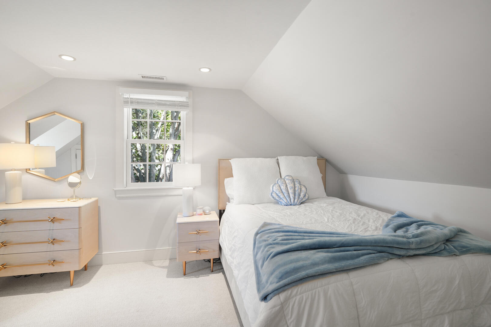 BR3 Queen with Adjoining Bath, Second Floor