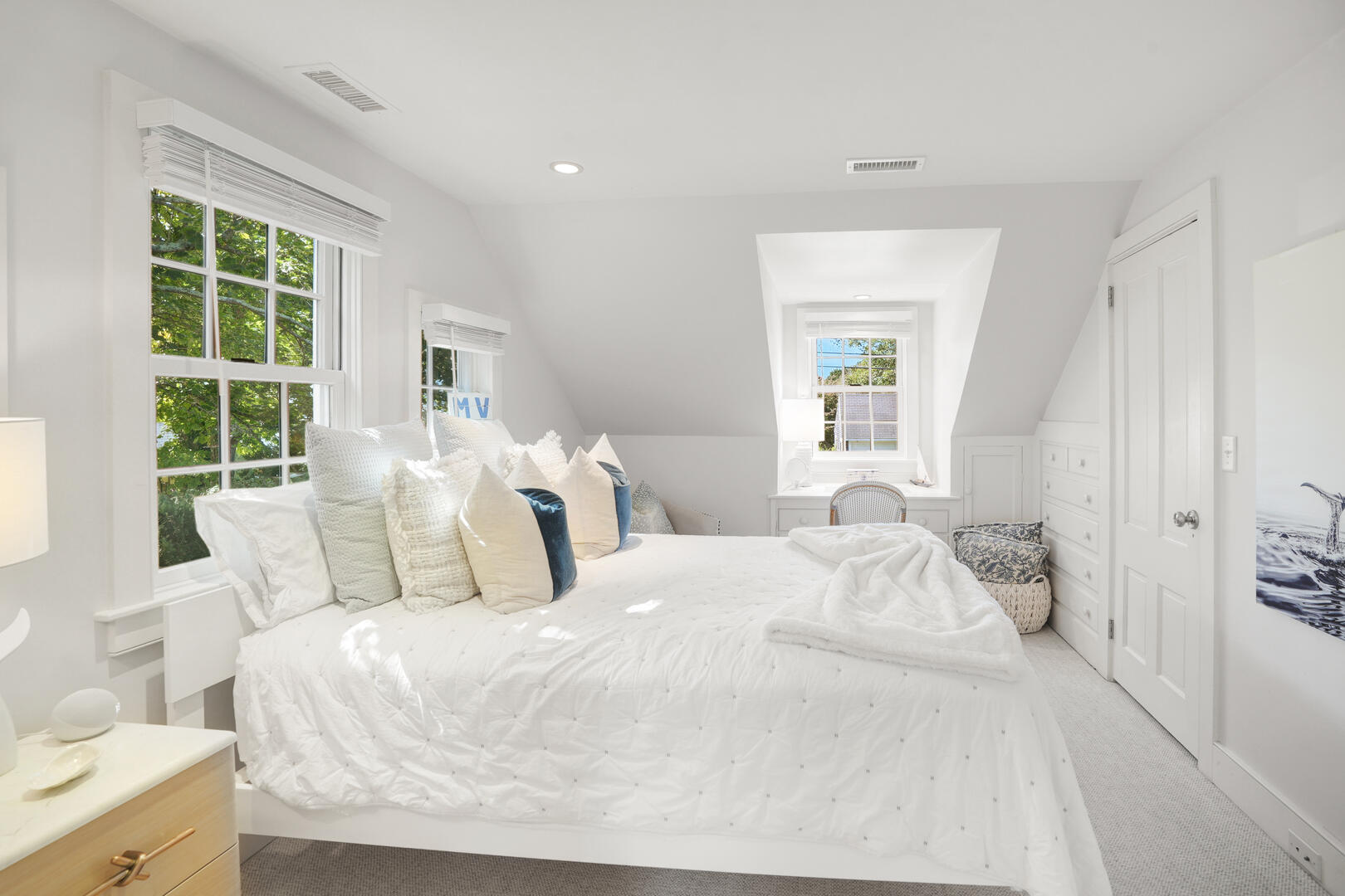 BR2 Queen with Adjoining Bath, Second Floor