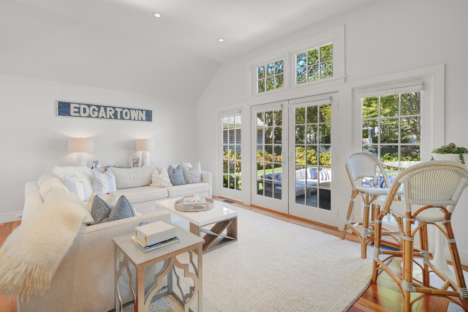 Living Room, Guest Wing