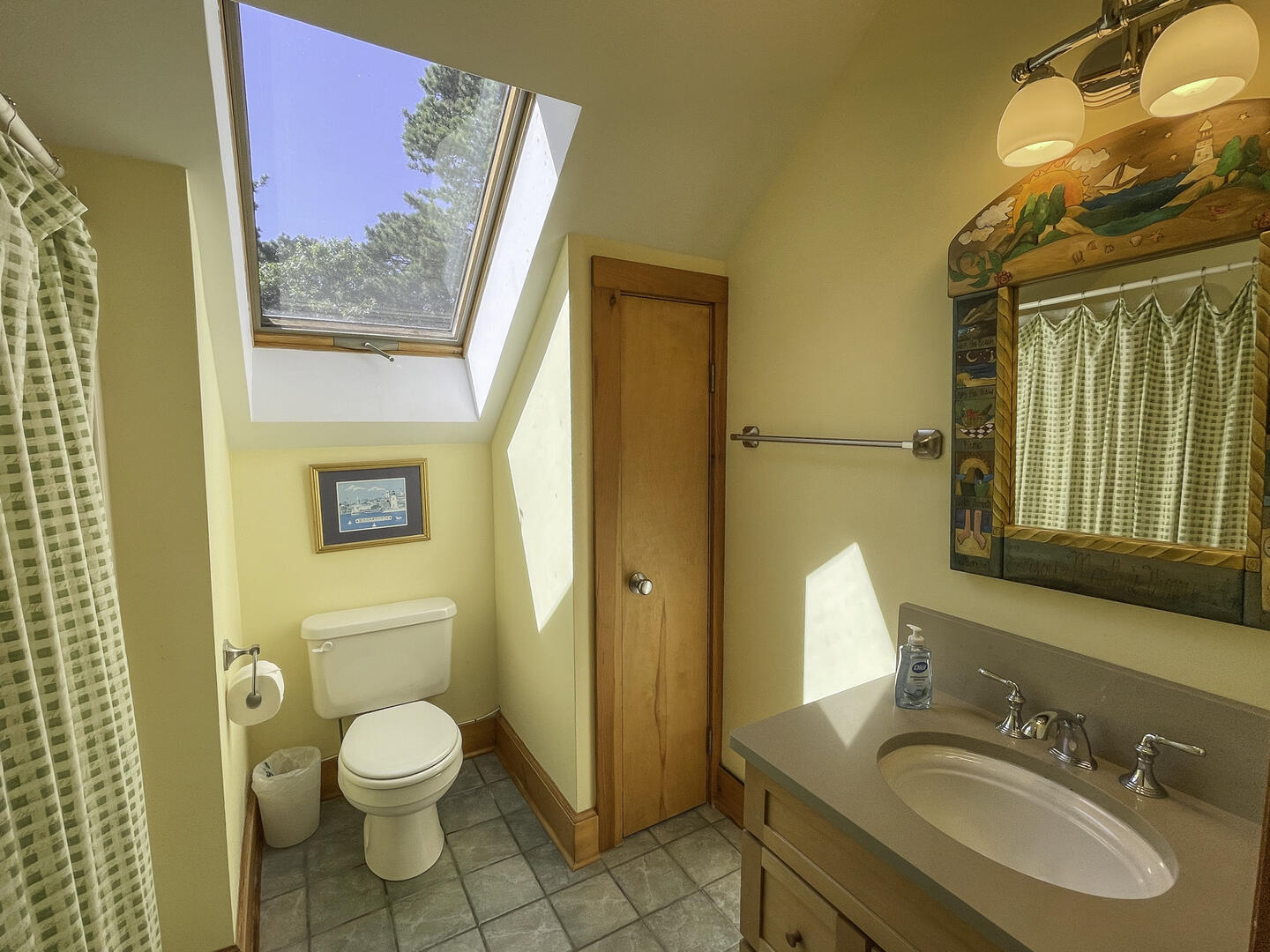 Hall Bathroom, Shower Tub Combo, Second Floor Seperate Wing