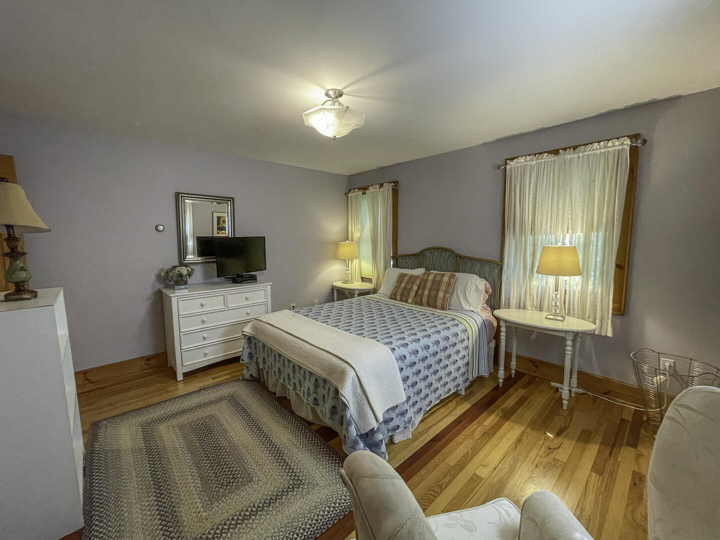 BR2 Queen, Second Floor