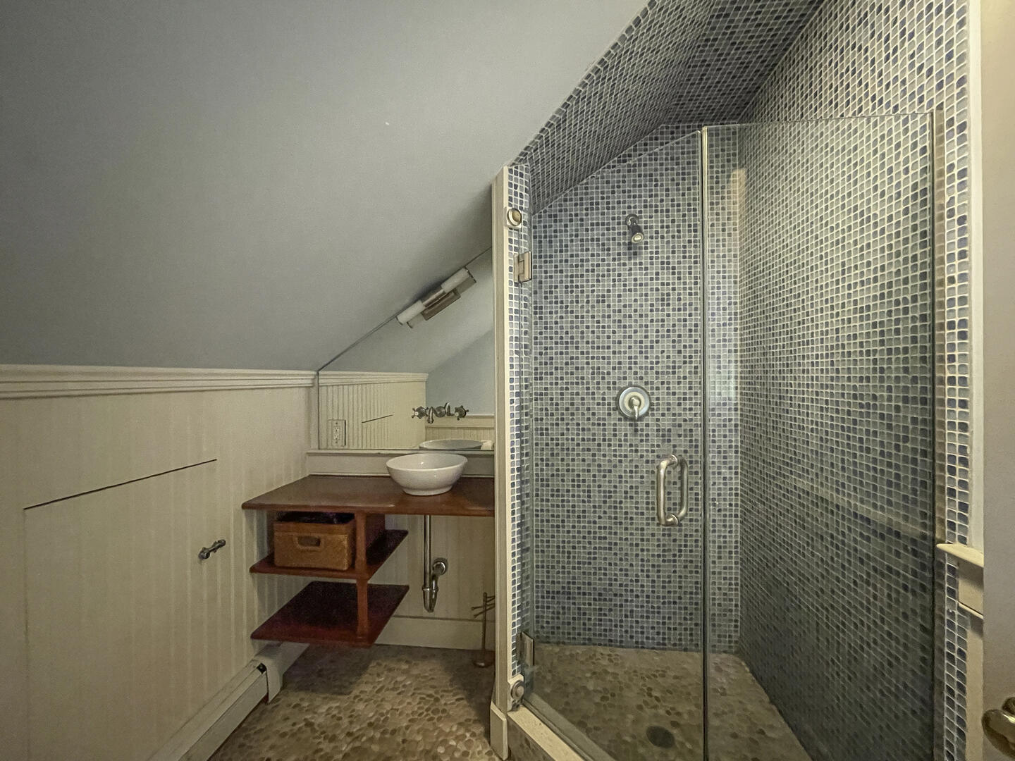 BR4 En Suite, Shower