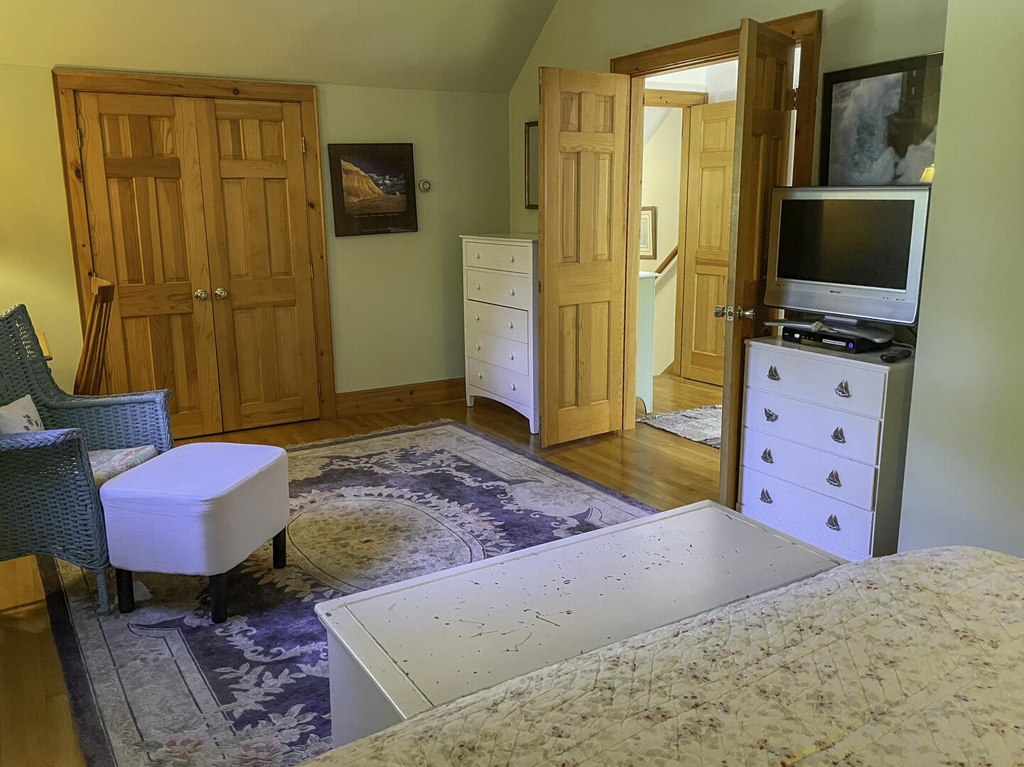 BR5 King (or 2 Twins), Second Floor, Seperate Wing