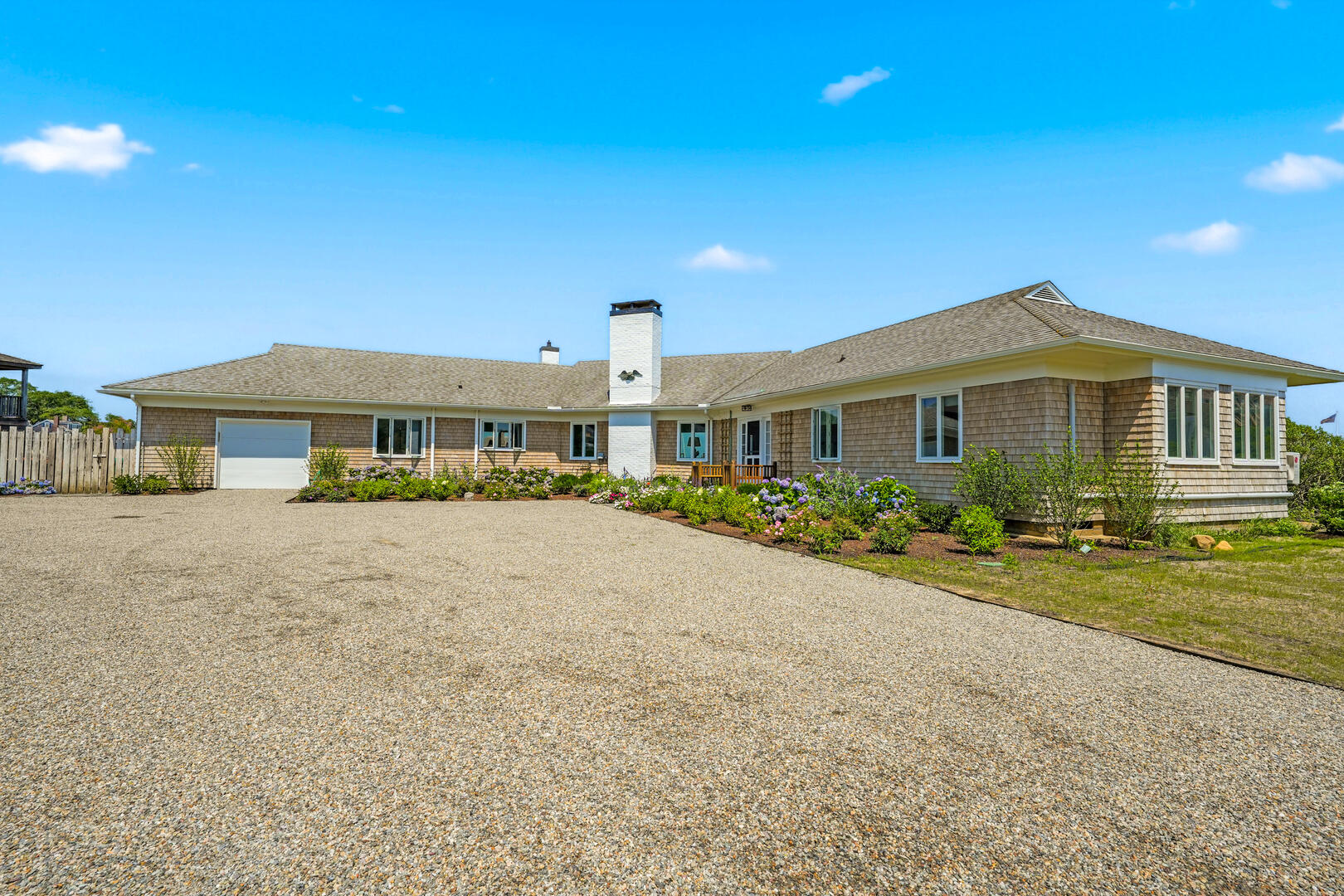 Shared driveway with Guest House