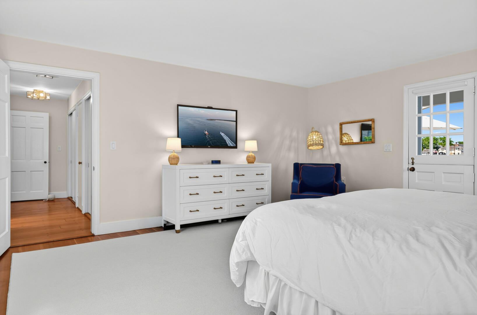BR1 King En Suite, Main Level