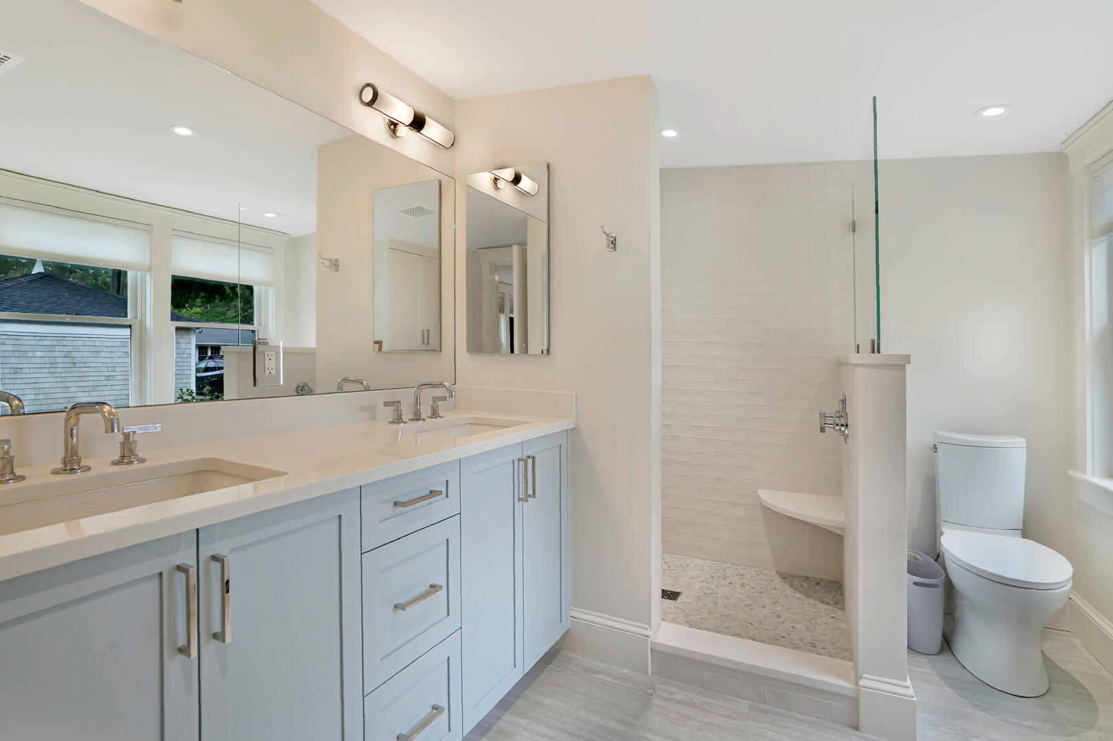 BR1 Queen En Suite with Shower Stall, First Floor