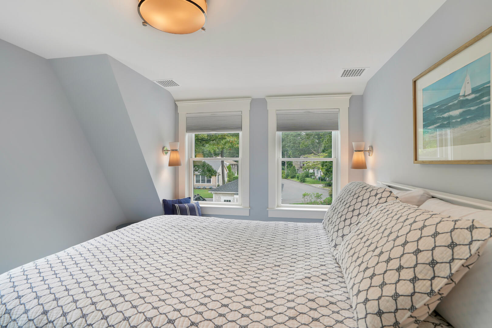 BR3 Queen, Second Floor