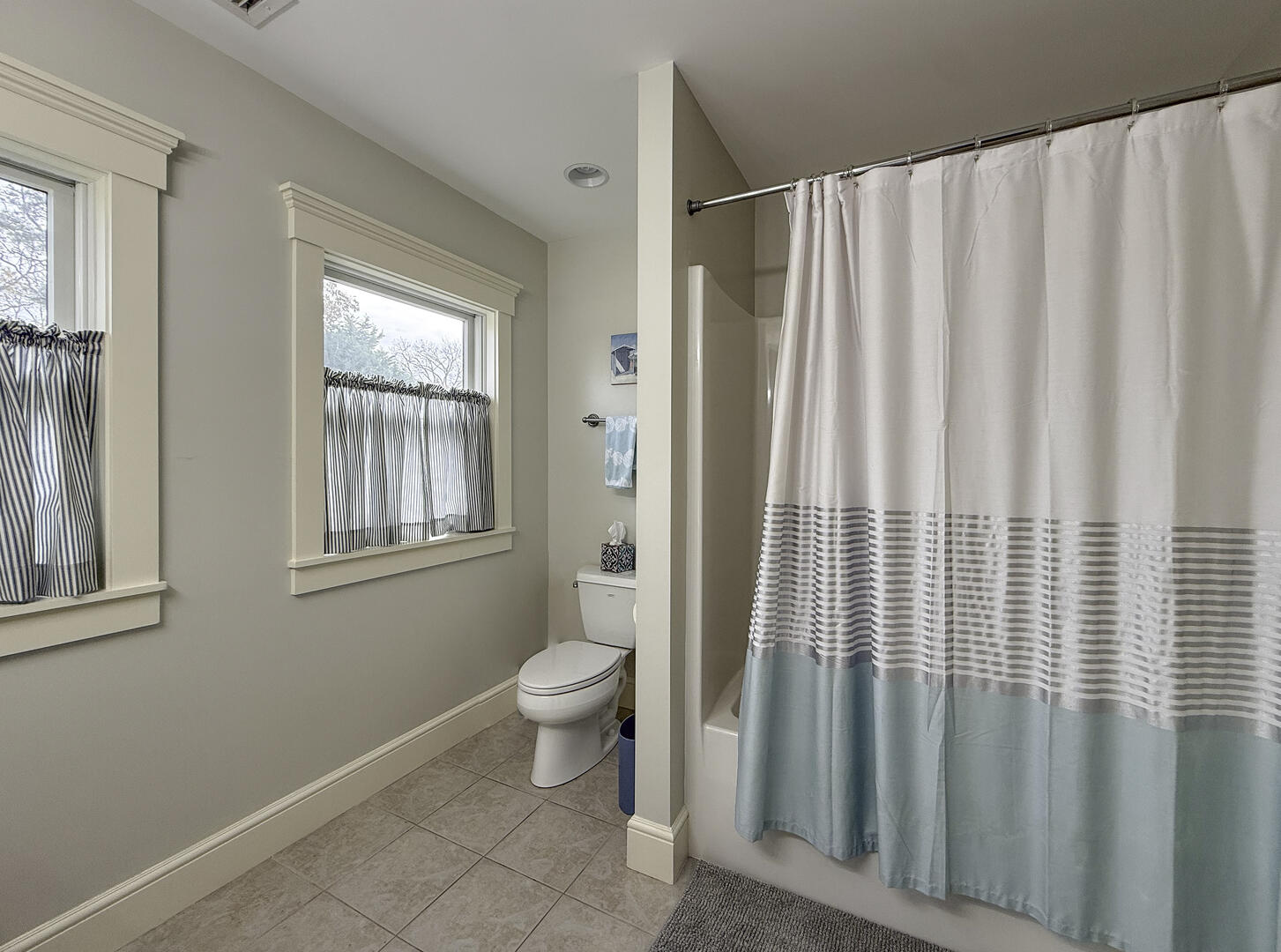 BR2 Adjoining Hall Bath with Shower Tub Combo, Second Floor