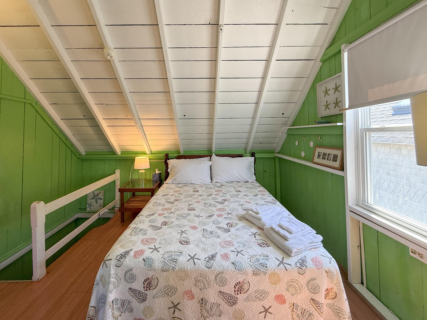 BR2 Queen, Second Floor