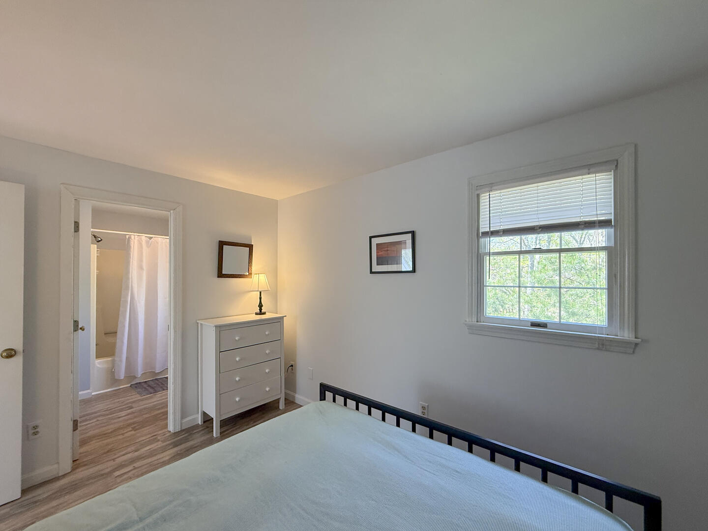 BR5 Queen En Suite, Garage Apartment