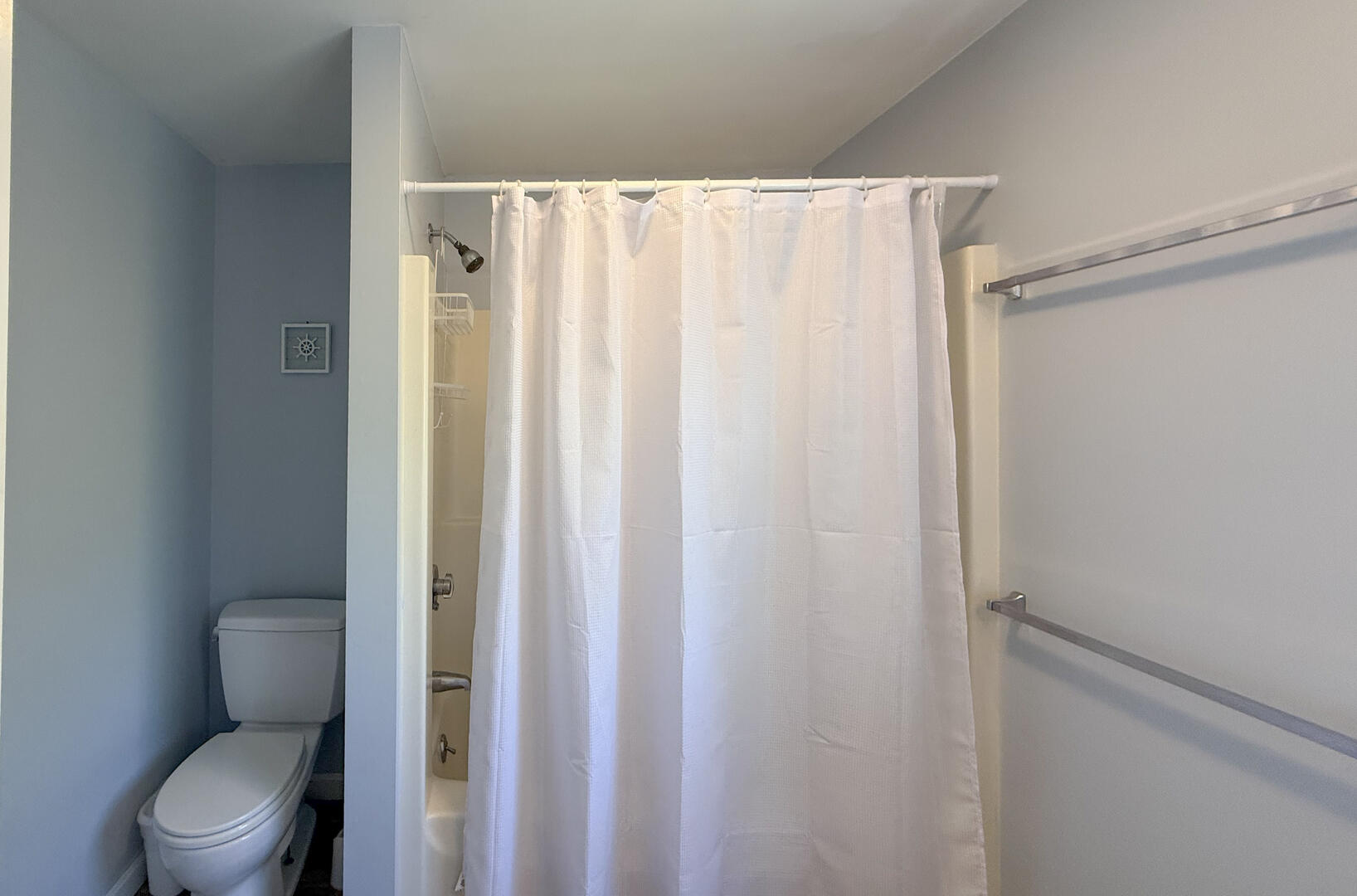 BR5 Queen En Suite with Shower Tub Combo, Garage Apartment