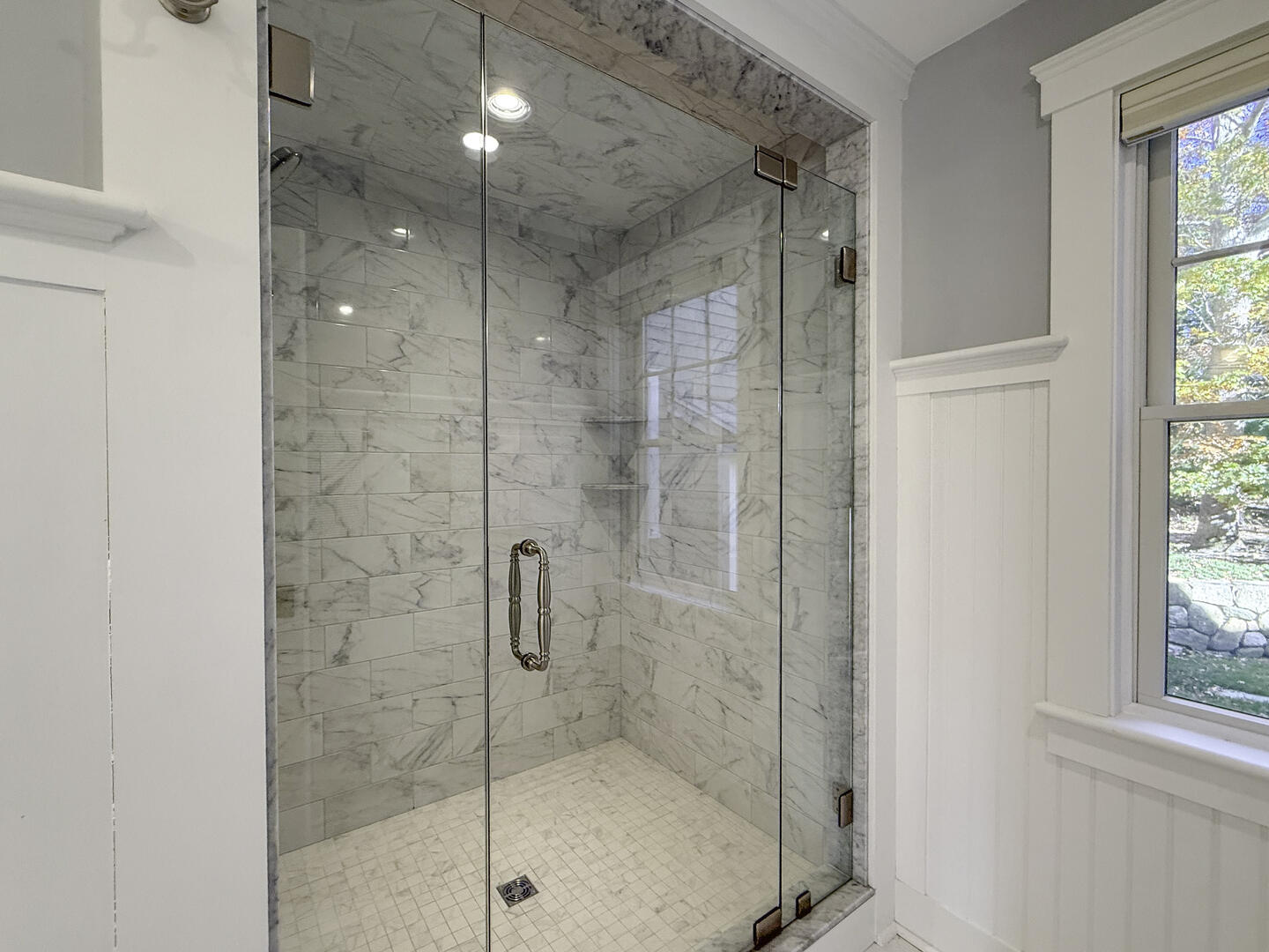 BR1 King En Suite with Shower Stall, First Floor