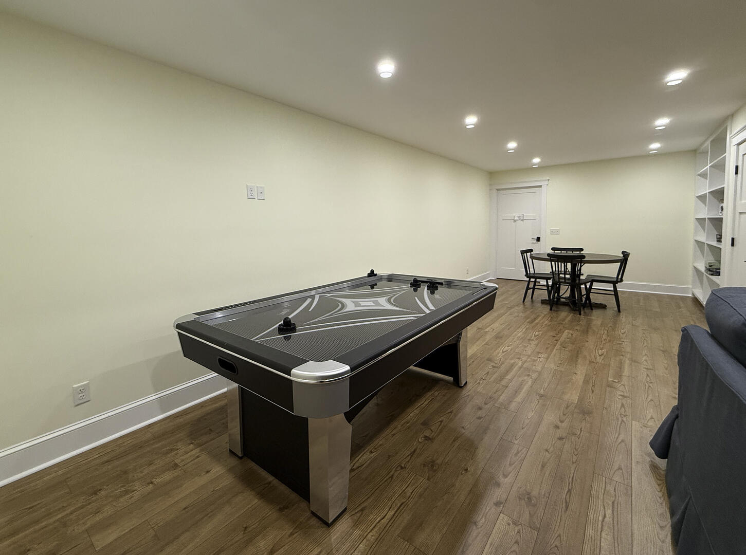 Air Hockey, Lower Level