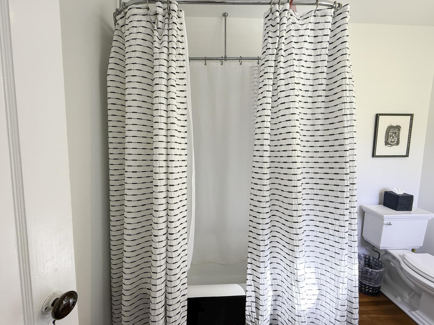 BR1 Double En Suite with Shower Tub Combo, First Floor