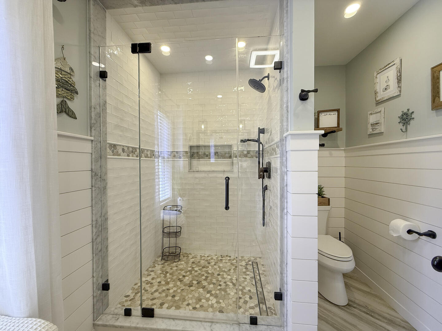 BR1 King En Suite with Shower Stall, First Floor