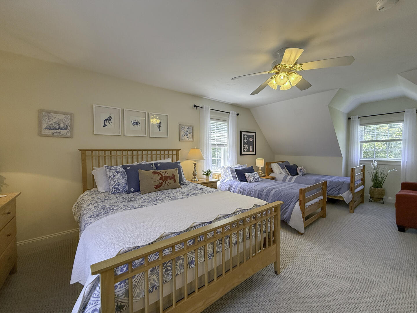 BR3 Queen and (2) Twin Beds with En Suite, Second Floor