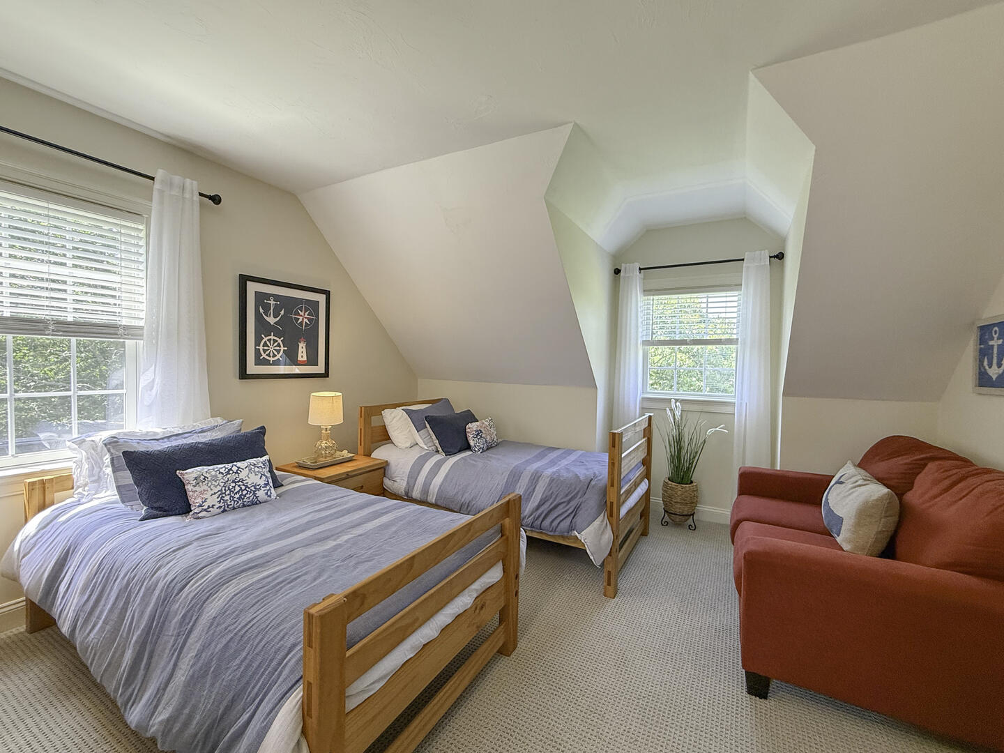 BR3 Queen and (2) Twin Beds with En Suite, Second Floor