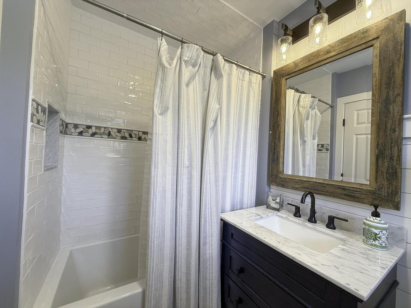 BR3 Queen and (2) Twin Beds with En Suite with Shower Tub Combo, Second Floor