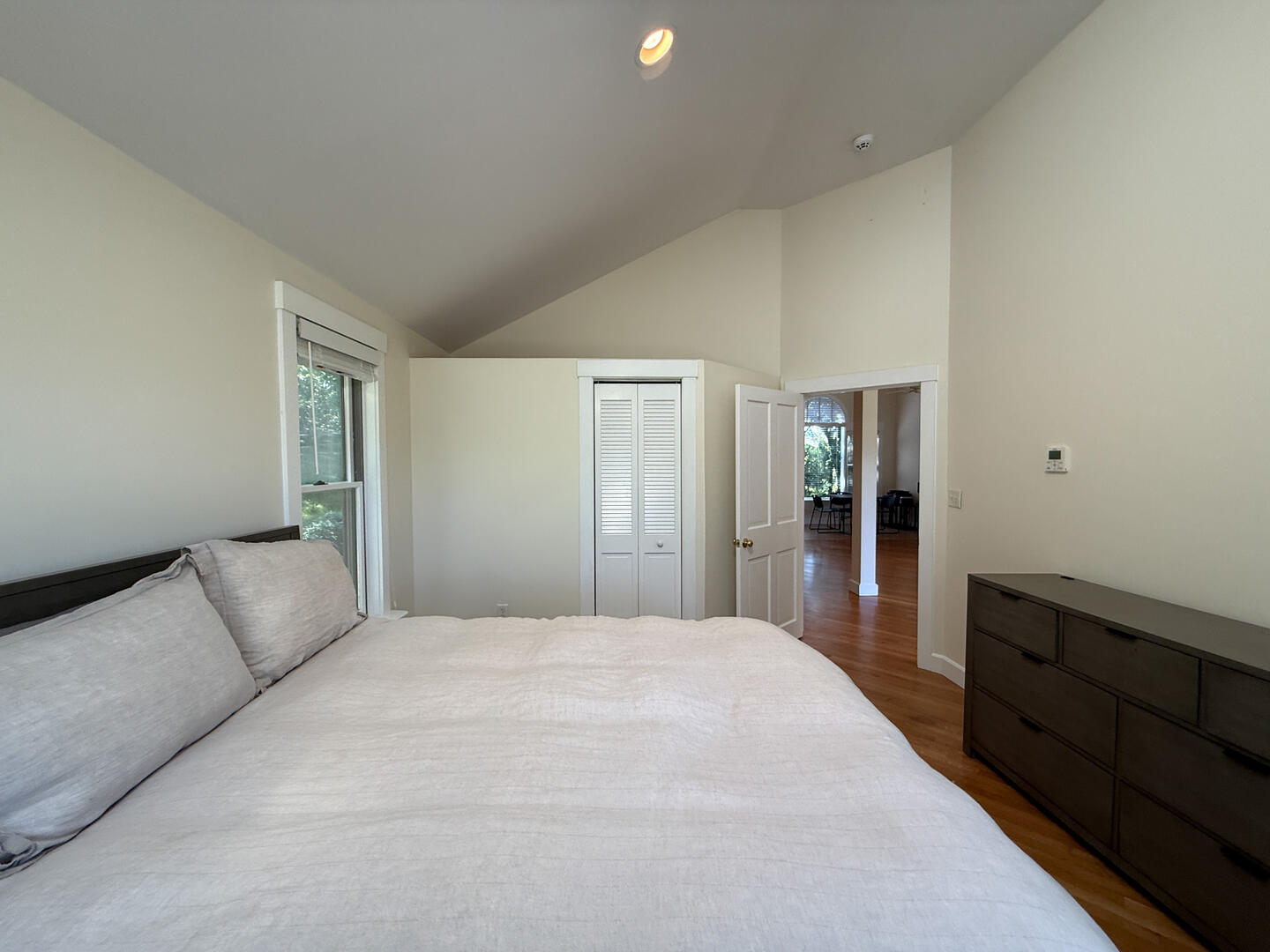 Guest House, BR4 with Queen Bed