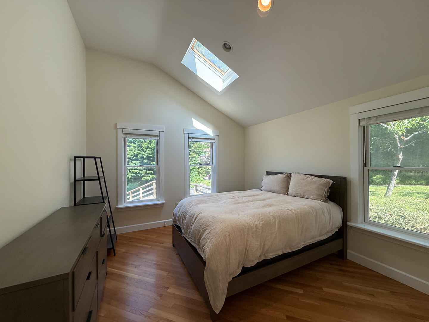 Guest House, BR4 with Queen Bed