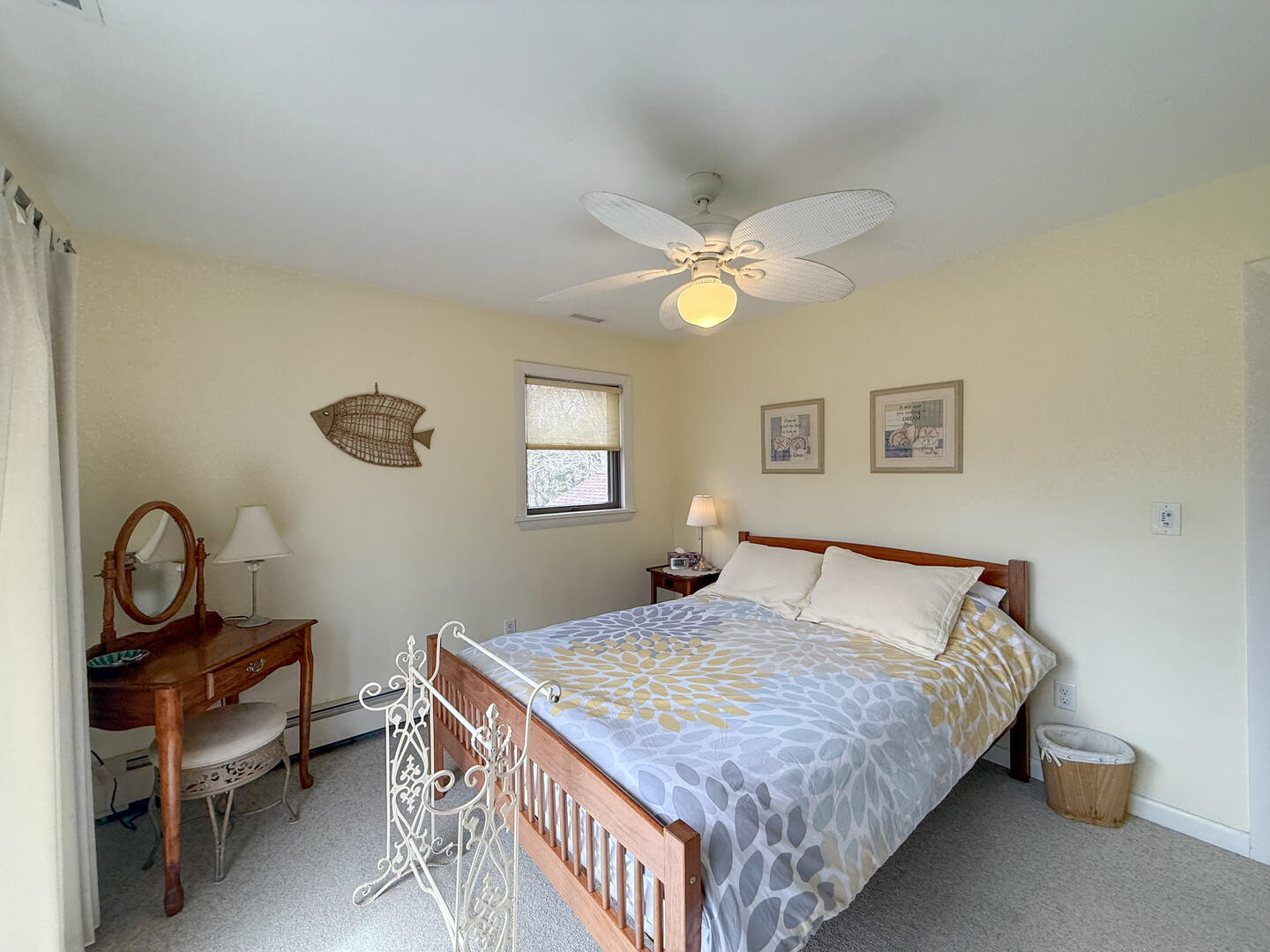 BR2 Queen, Second Floor