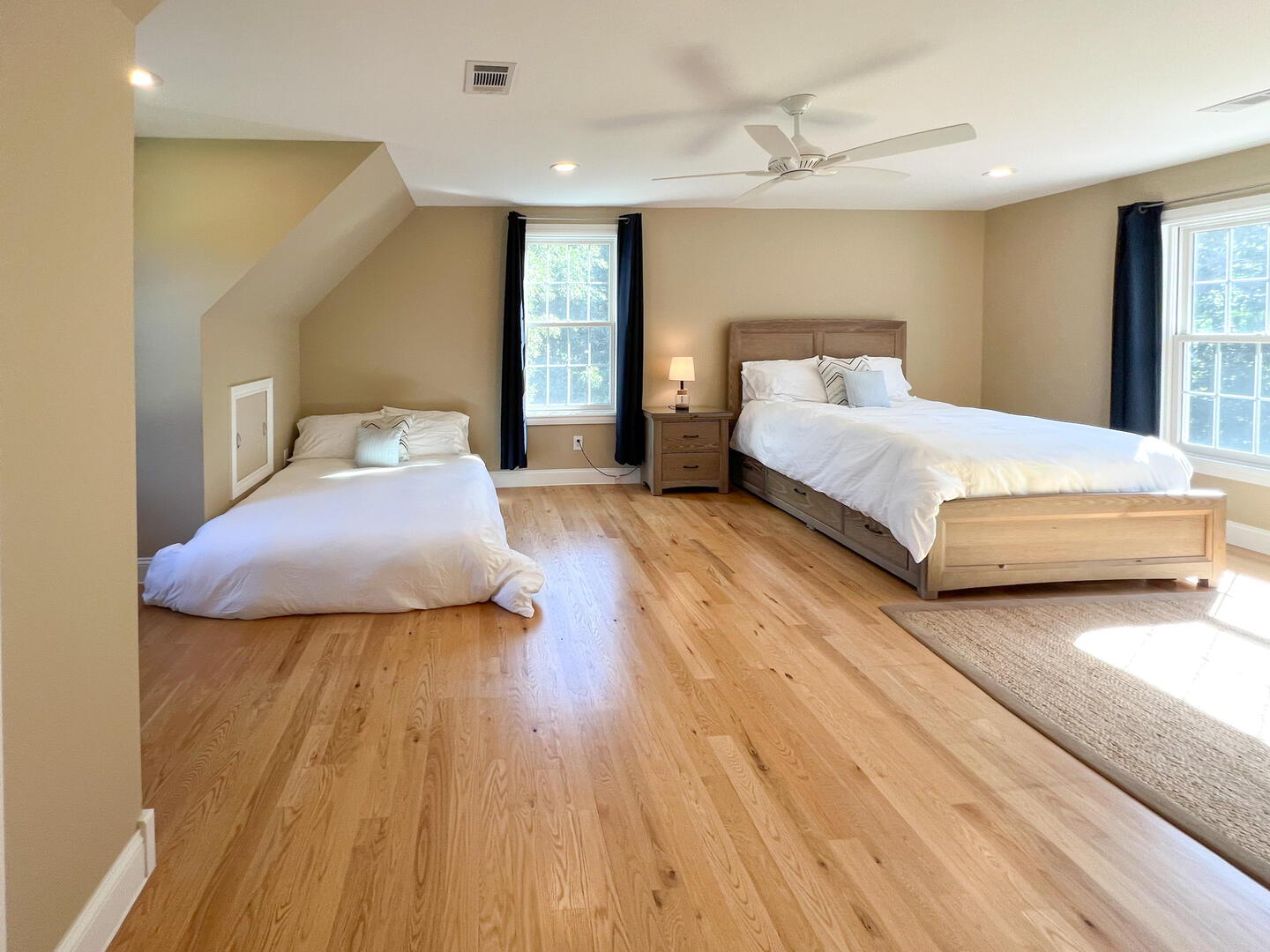 BR3 Queen, Second Floor