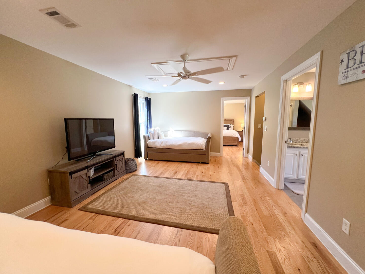 Sitting Area: (2) Daybeds with Trundles, Second Floor