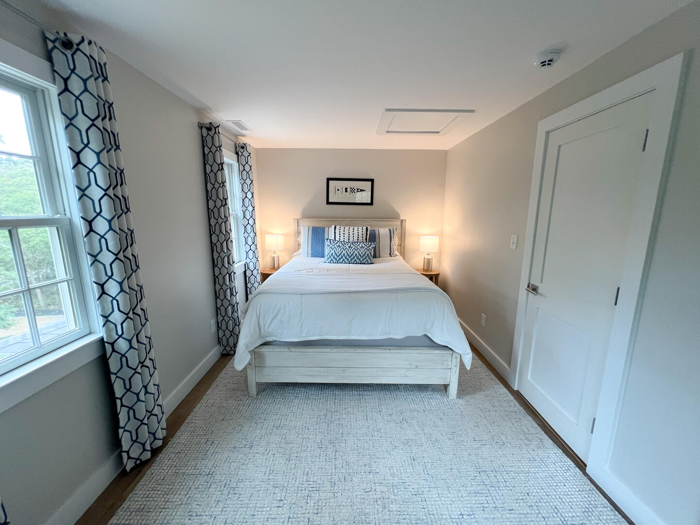 BR3 Queen, Second Floor