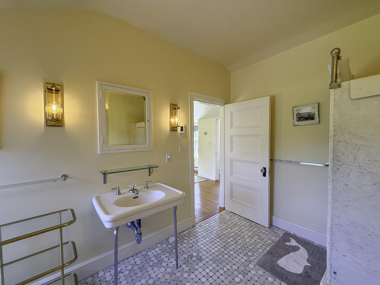 BR1 King En Suite with Shower Stall and Tub, Second Floor