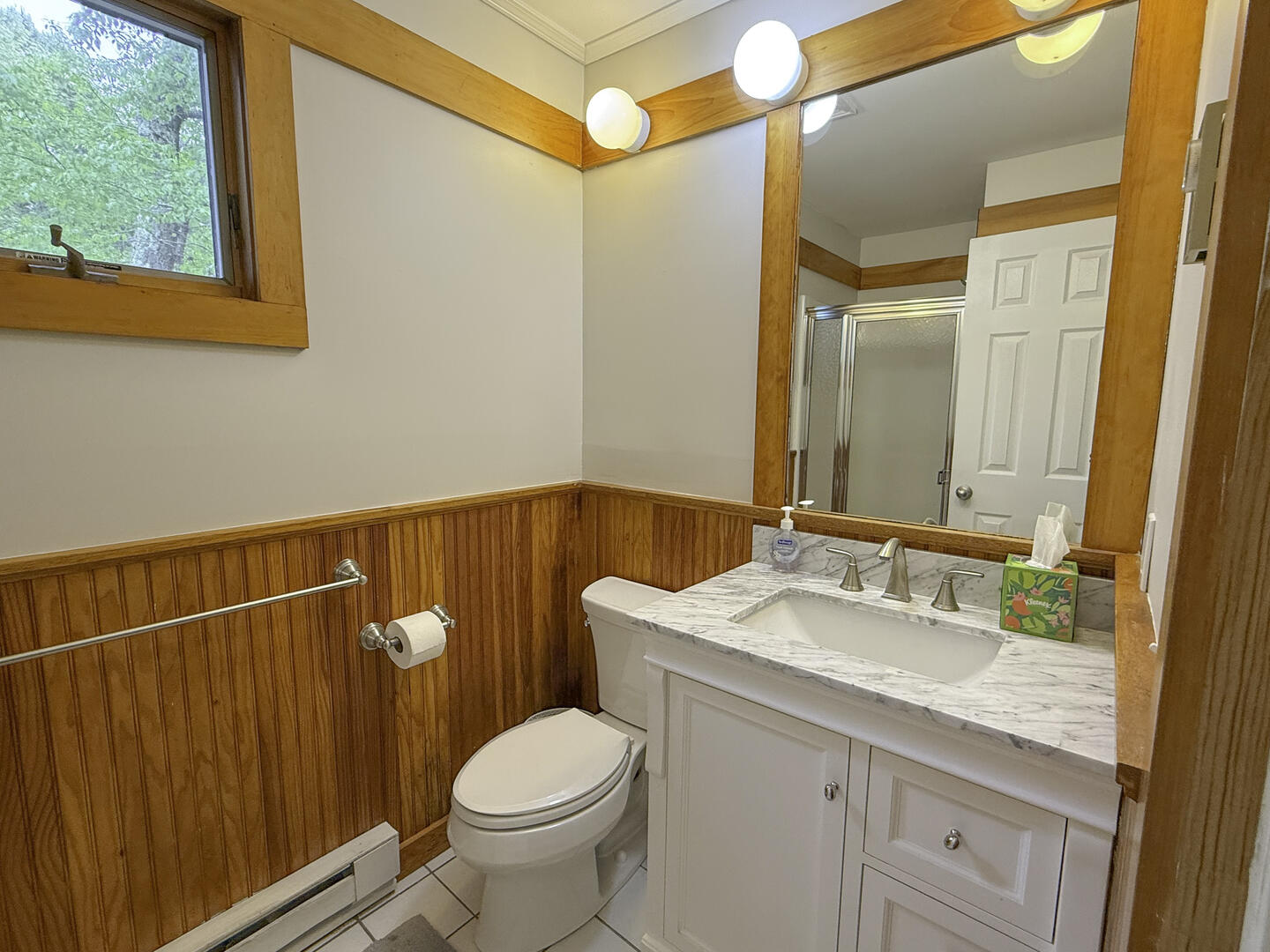 BR2 (2) Twin Beds En Suite with Shower Stall, First Floor