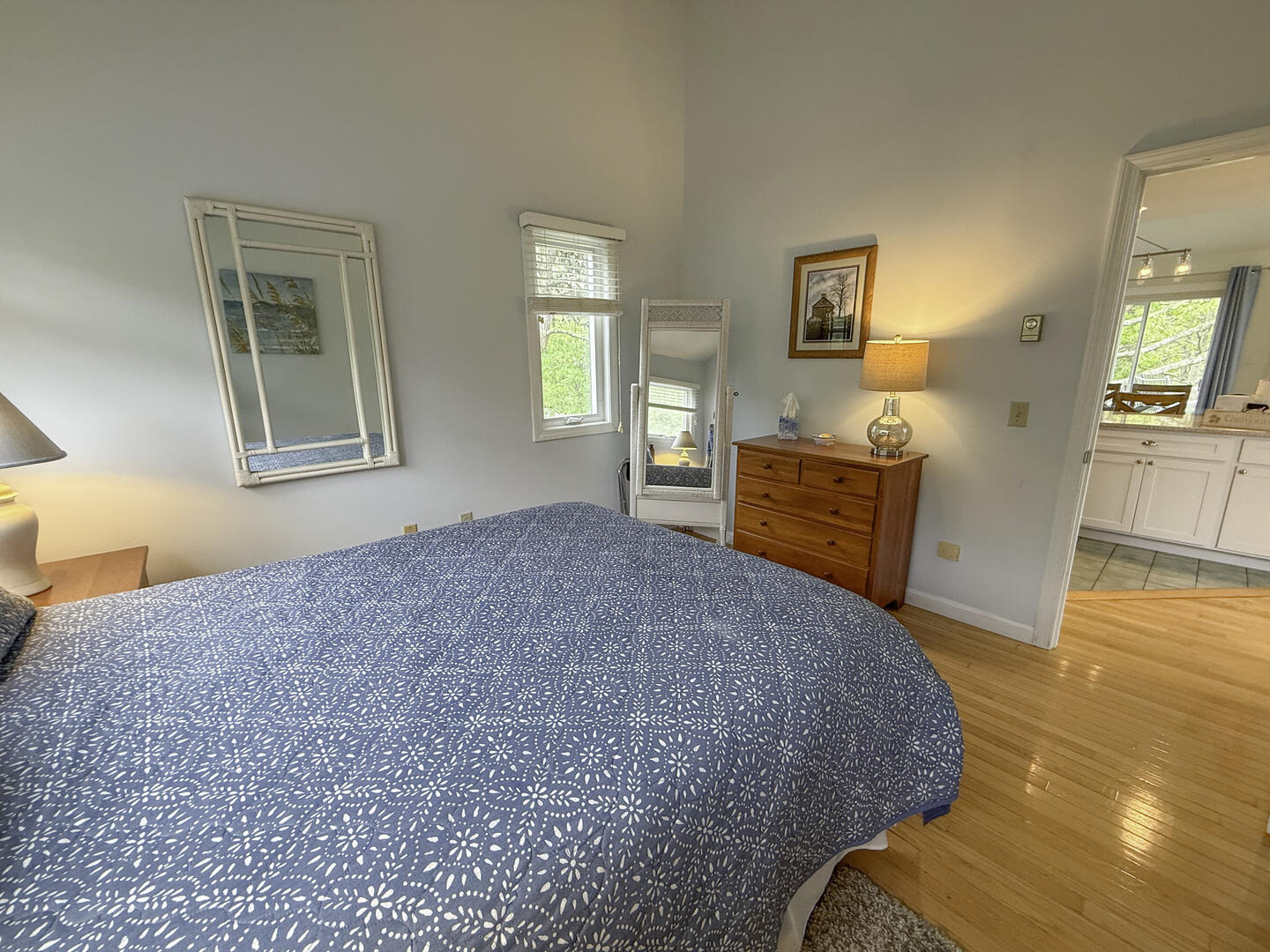 BR3 Queen, Second Floor