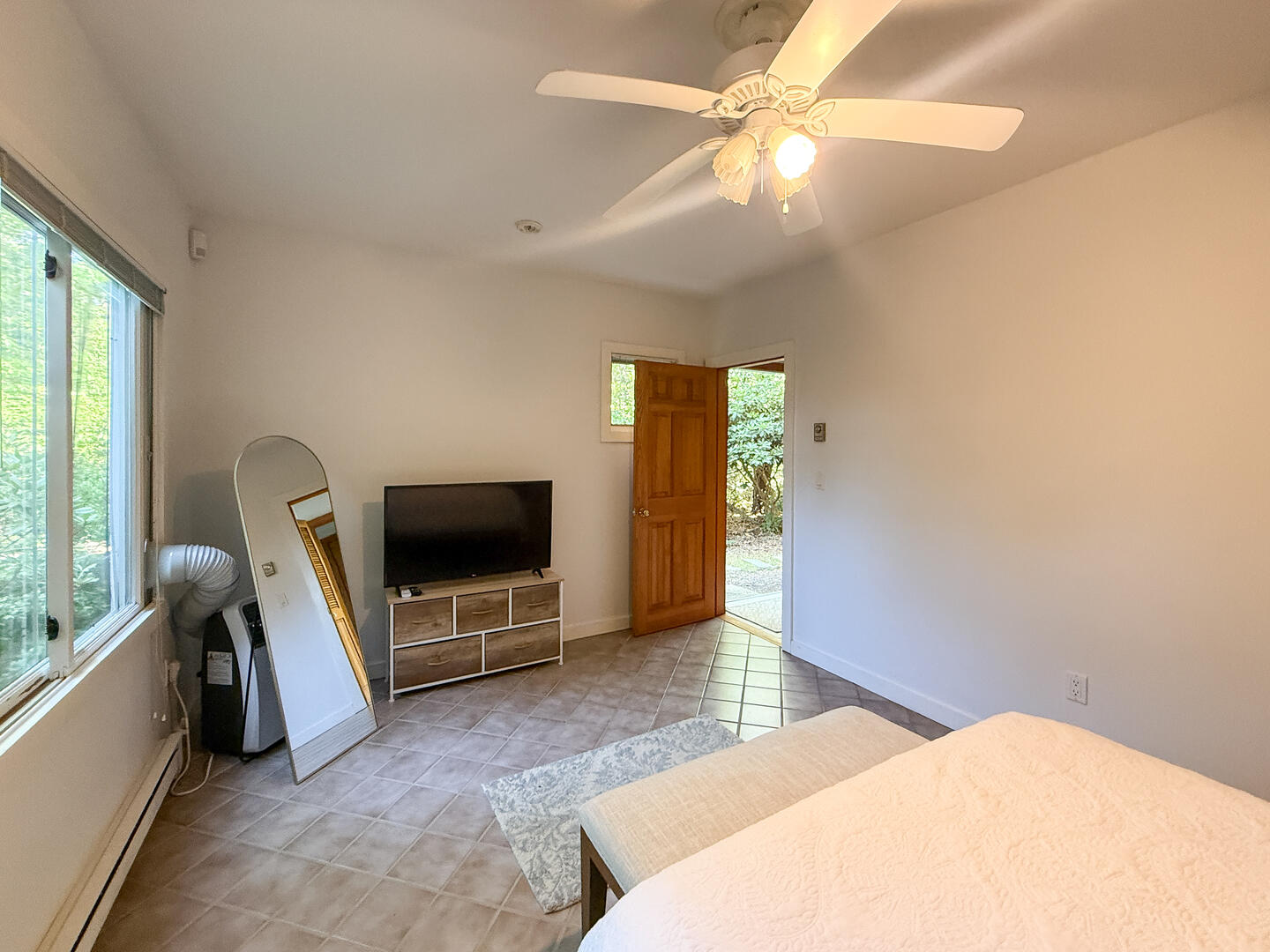 BR6 Queen En Suite, Guest House Lower Level